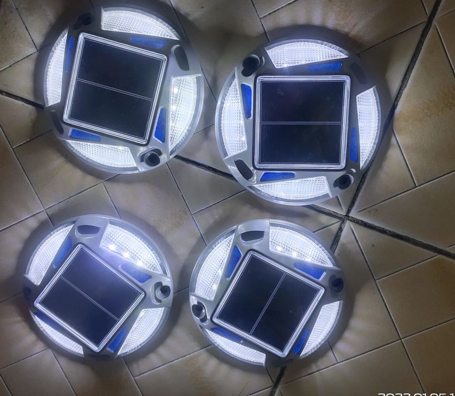 IP68 वाटर रेटिंग सोलर एलईडी ड्राइववे डॉक लाइट्स 12 पीसी एलईडी फुटपाथ गार्डन पथवे के लिए