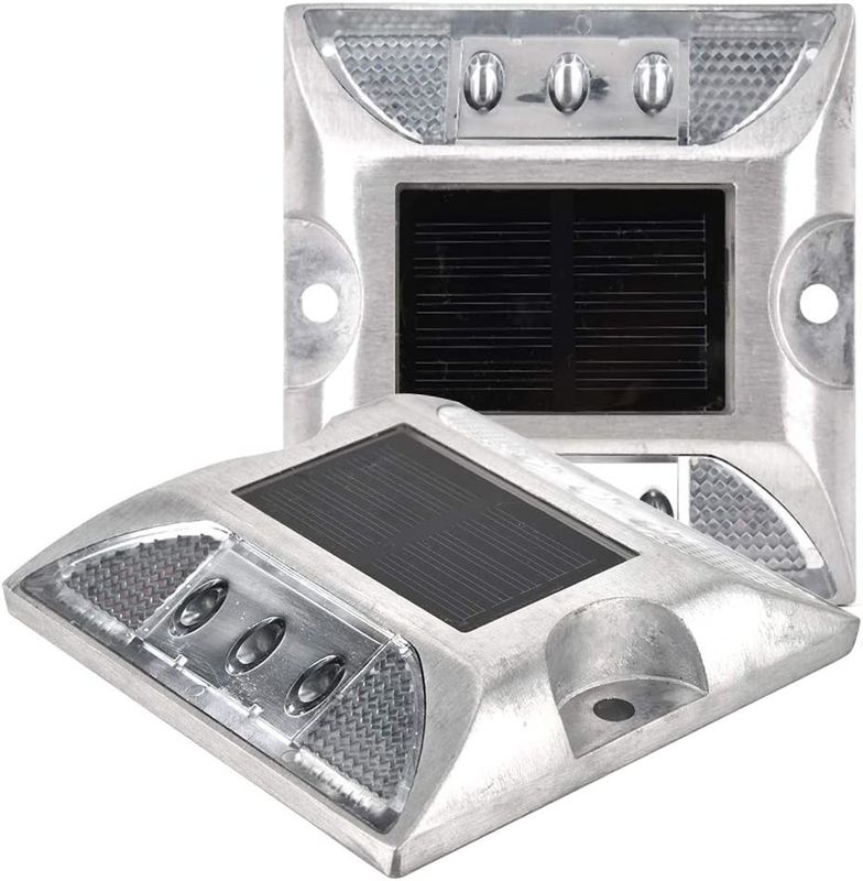 103*106*24 मिमी आकार और एलईडी परावर्तक यातायात चेतावनी प्रकाश 330g के साथ सौर सड़क स्टड