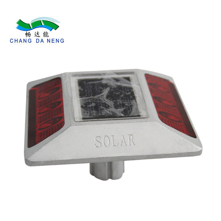 सुरक्षा चेतावनी के लिए एल्यूमीनियम मिश्र धातु और पीसी सामग्री के साथ सौर सड़क मार्कर