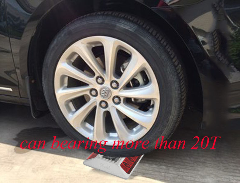 सुरक्षा चेतावनी के लिए एल्यूमीनियम मिश्र धातु और पीसी सामग्री के साथ सौर सड़क मार्कर