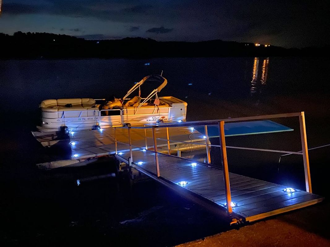 IP68 वाटरप्रूफ एल्यूमीनियम सोलर डेक डॉक फ्लोर लाइट गार्डन पथ के लिए 114*22MM