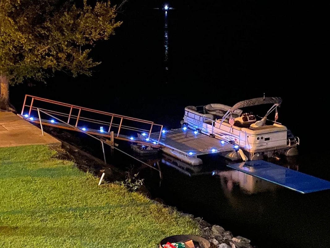 IP68 वाटरप्रूफ एल्यूमीनियम सोलर डेक डॉक फ्लोर लाइट गार्डन पथ के लिए 114*22MM