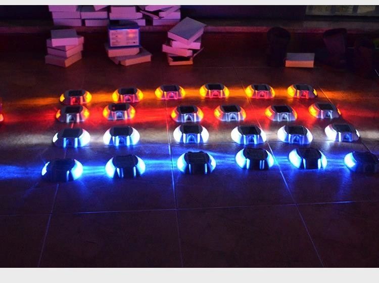 एल्यूमीनियम पनरोक IP68 सौर सड़क साइड रिफ्लेक्टर रोशनी मार्कर सौर स्टड रोशनी