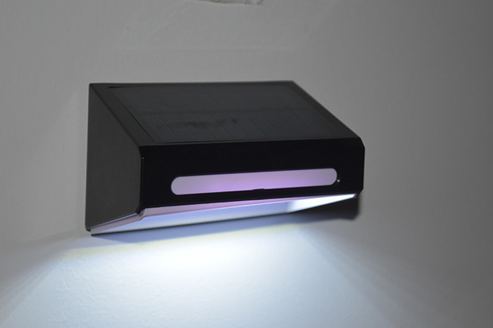 रंग बदलने के साथ पनरोक आरजीबी सजावटी सौर बाड़ रोशनी 1800MAH