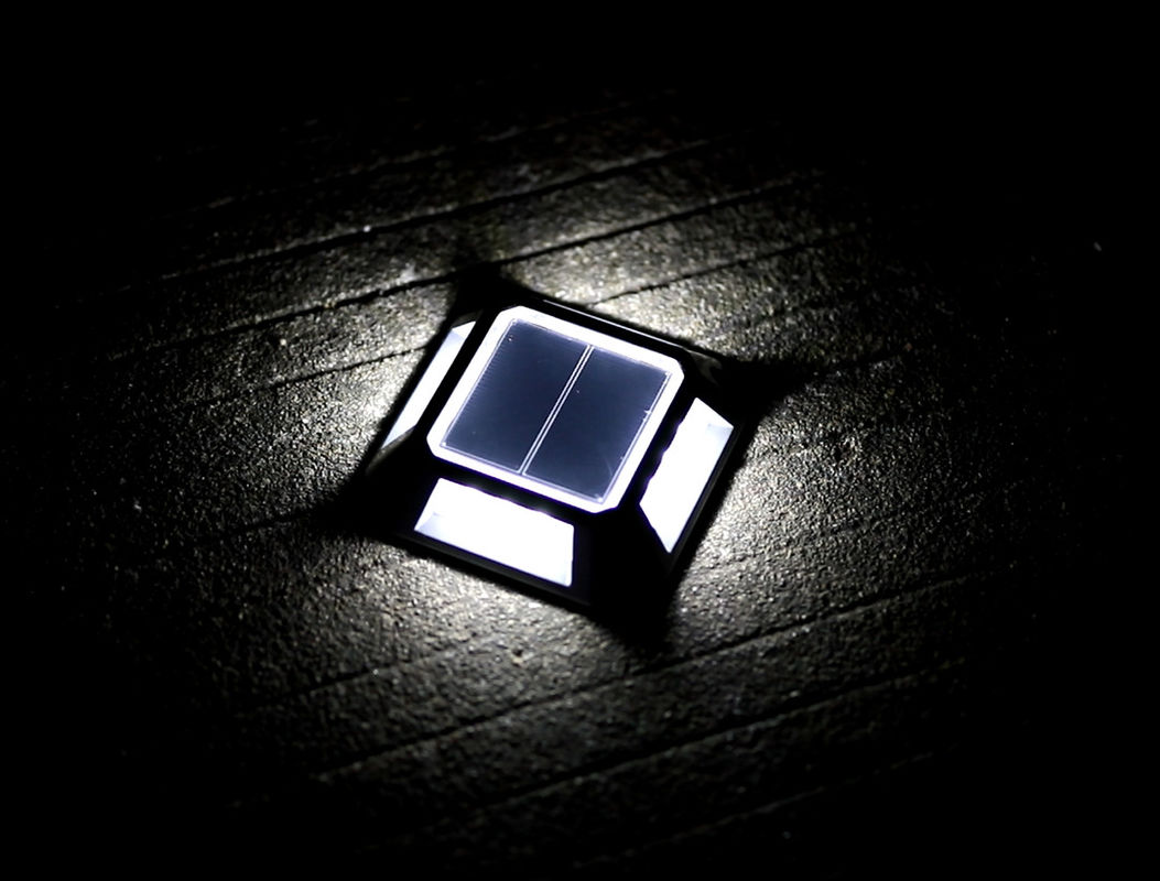 IP67 जलरोधक सुरक्षा सौर डेक लाइट आउटडोर स्टेप सीढ़ी उद्यान ग्राउंड पथवे डॉक लाइट