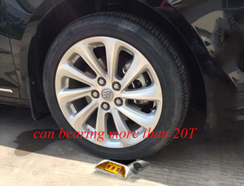 पीबीडब्ल्यू एल्यूमीनियम सौर सड़क स्टड एलईडी सौर सड़क परावर्तक सुरक्षा चेतावनी के लिए