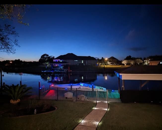 उच्च चमक सौर एलईडी प्रकाश एल्यूमीनियम और पीसी सामग्री से बना 3t असर के साथ