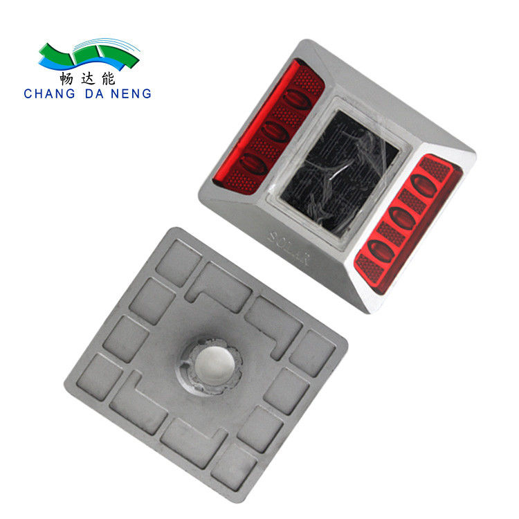 IP68 वाटरप्रूफ सोलर स्पाइक एलईडी कास्ट एल्यूमीनियम रिफ्लेक्टर पैरों के साथ सड़क यातायात मार्गदर्शन रोशनी