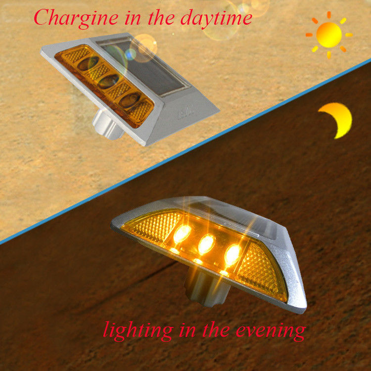 IP68 वाटरप्रूफ सोलर स्पाइक एलईडी कास्ट एल्यूमीनियम रिफ्लेक्टर पैरों के साथ सड़क यातायात मार्गदर्शन रोशनी